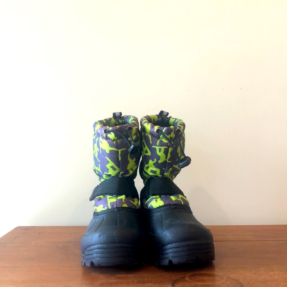 Boys Size 1 Snowboots